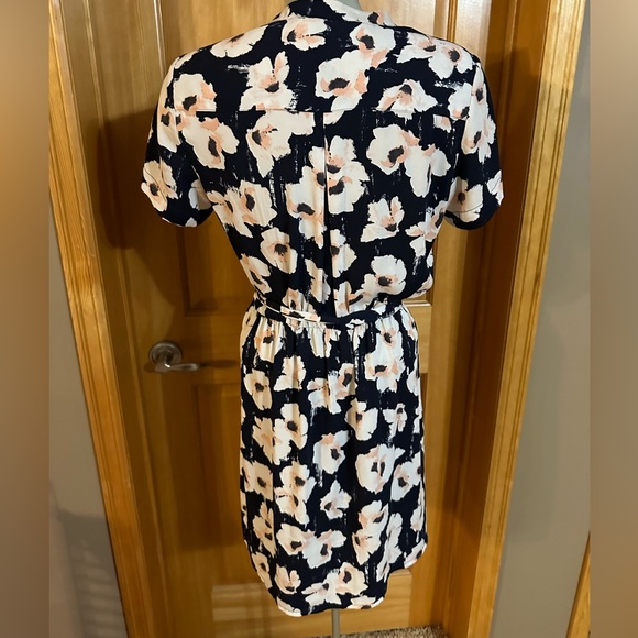 Dynamite Floral Dress - Picture 4 of 8